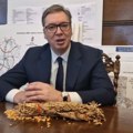 Vučić poklonio sat prvom srpskom detetu rođenom na Kosovu i Metohiji u ovoj godini