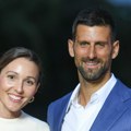 VIDEO Novaku se holivudska glumica izvinjavala na večeri: Nastala kultna slika, pogledajte šta mu je Serena pokazala