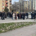 FOTO: Širom Srbije i danas se ćutalo 15 minuta, izašli i učenici Muzičke i Baletske škole u NS