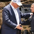 Трампови у посети Тексасу након поплава: ''То је ужасна ствар, ужасна ствар..."