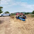 Automobilom sleteo s puta i prevrnuo se na krov, među povređenima dvoje dece