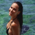 Nikolija uslikala zadnjicu u tanga kupaćem: Pokazala izvajano telo, na njoj ni grama viška, a sada pokazala vrele kadrove sa…