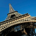 Pariz: uhapšena tri muškarca zbog penjanja na Ajfelovu kulu
