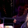 Na "Pink" stigla kutija za Aneli Ahmić, a u njoj 3.000 evra - Nastao muk u studiju, Dušica Jakovljević pročitala pismo