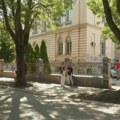 Kriza u najstarijoj niškoj gimnaziji: Đake napala trojica s bakljom i palicom, 13 profesora ostalo bez posla...