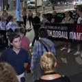Demonstranti ispred prostorija SNS na Voždovcu: Bili ispred zgrade Dijane Hrkalović