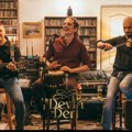 Zrenjaninski akustični trio “Devla dert“ u petak u “Velvetu“