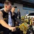 (Video) Dončić častio Lejkerse: Božićno iznenađenje od 340.000 dolara, svi oduševljeni