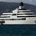 Plovilo od 400 miliona evra samo bira put: Superjahta povezana sa ruskim oligarhom prelazi Ormuski moreuz