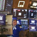 Volstrit obara rekorde dok profiti američkih kompanija rastu, nafta na klackalici
