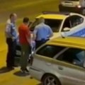 Otac vezao maloletnog sina za banderu: Šokirani prolaznici odmah pozvali policiju