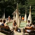 Na visini od 700 metara je banja kakvu ne očekujete! Voda dostiže neverovatnu temperaturu, a noćenje može da se nađe za svega…