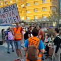 FOTO i VIDEO: Na desetom protestu u Novom Sadu poručeno da nema odustajanja od borbe