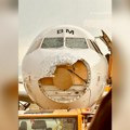 Avion uleteo u superćelijsku oluju, putnici i posada doživeli pakao Objavljene slike: Ledene loptice smrvile staklo (foto)