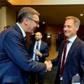 Vučić sa De Kroom: "Kratka i sadržajna razmena mišljenja o glavnim pitanjima na globalnoj agendi" FOTO