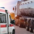 Stravična scena kod Niša! Mladić jedva živ na putu, Hitna ga odvezla u UKC: Motorom se sudario sa šleperom