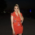 Ivana Selakov posle životnog zaokreta premijerno predstavila singl “Zumiraj” i otkriva detalje privatnog života