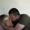 "Danas sam se ponovo rodio": Sin i majka iz Novog Pazara se pronašli posle 40 godina, snimak zagrljaja tera suze na oči