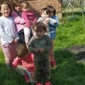 Otac u bolnici, a sedmoro dece pati i gladuje: Ima li kraja nevoljama devetočlane porodice Mehmeti, privremeno skućene u…