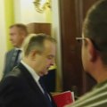 (VIDEO) Nema odgovora na pitanja: Dačić ćutke pored novinara