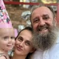 Političar sa 36 godina mlađom ženom slavio: Žurku za 3. rođendan svoje naslednice organizovao u parku