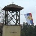 Hitno se oglasila Eparhija: Skidanje zastave SPC u Lipljanu je pritisak i zastrašivanje preostalih Srba