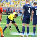 Bitka Davida i Golijata! Gde je nestao sudijski sprej koji su svi voleli? FIFA pokušala da uštedi, pa se obrukala
