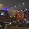 Požar na Kalemegdanu: Vatromet zapalio nisko rastinje, vatrogasci na terenu
