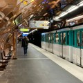 Pariz: prevozio novi televizor metroom pa kažnjen sa 150 evra