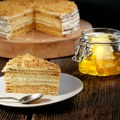 Marlenka torta: Kremasti medeni kolač koji osvaja na prvi zalogaj