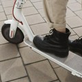 Bez kočnice i među pešacima: Električna vozila sve se češće se mogu videti na trotoarima