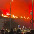 SNS aktivisti zapalili nišku Tvrđavu!