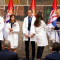 (Foto) Uručeni ugovori o radu najboljim diplomcima medicine i tehničarima