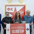 Crvena zvezda uručila ček od 50.000 evra Narodnim kuhinjama na Kosmetu