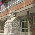 Znate li koliko škola u Srbiji nosi Titovo ime? Slike predsednika SFRJ vise na zidu, a šta đaci znaju o njemu