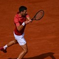 Nesalomivi Novak Đoković: Bio na ivici poraza, igrao sa povređenim kolenom i prošao u četvrtfinale Rolan Garosa!
