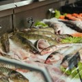 Srbi je masovno kupuju zbog cene, misleći da je zdrava Ova riba je puna antibiotika, dolazi iz zagađenih voda, a prodaje se u…