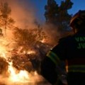 Turisti odlaze s hrvatske obale dok požari izmiču kontroli