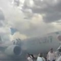 Zapalio se „boing 737” u Denveru (video)