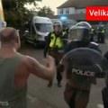 Ovako to radi sila zakona i reda u Evropi: Evo još jedna "lepa" priča za ove što kukaju na "brutalnost" srpske policije (video)…