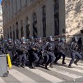 Crni blokovi u Parizu i policija u sukobu! Protesti eskaliraju širom Francuske! (video)