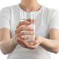 Dokazano pomaže: Kako pijenje dovoljno vode utiče na hormone stresa