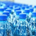 Ne ignorišite datum! Naučnici otkrivaju zašto je rizično piti flaširanu vodu nakon isteka roka trajanja