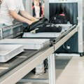 Приметили да се презнојава на аеродрому, кад су га одвели на контролу остали у шоку: Ово му нашли у стомаку