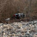 Teška saobraćajna nesreća u Crnoj Gori! Bračni par sa bebom sleteo u provaliju, ženi hitno izvađen bubreg (foto)