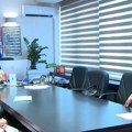 Stanković uručio kompjuter učenici koja je pobedila na takmičenju iz matematike