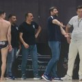 Šapić maše rukama, navijači "pumpaju": Ni ovo mu nije pomoglo da izbegne "metlu" VIDEO