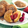 Bakin recept za knedle sa jagodama: Najmekše domaće gomboce koje mirišu na detinjstvo, savršene i sutradan