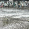 Hitna upozorenja RHMZ za područja Lazarevca, Ljiga i Banata na intenzivne pljuskove sa grmljavinom, moguć i grad