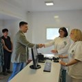 MOBILNA APOTEKA STIGLA U NIŠ: Meštani zadovoljni, lekove sada mogu da nabave u svom selu